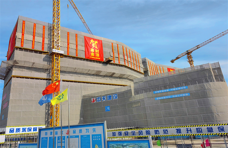 2024年10月30日，9001DCC金沙三建上海新华泰医院项目主体封顶。